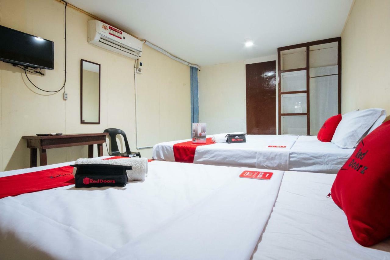 Reddoorz @Downtown Bacolod Hotel Exterior photo